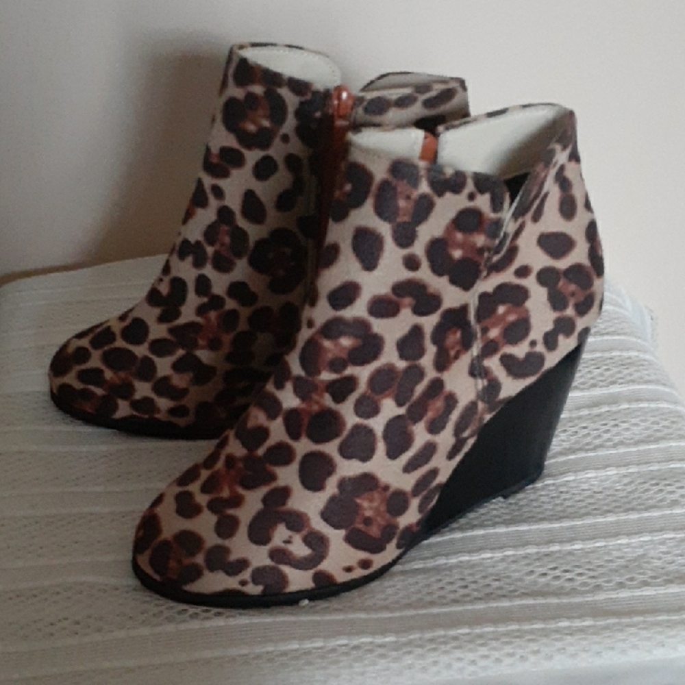 Leopard Print Ankle Booties - Picture 8 of 9